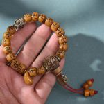 Buddha Stones Natural Tibetan Camel Bone Swastika Dzi Bead Shankha Buddha Charm Kirtimukha Luck Protection Tassel Bracelet Bracelet BS 14