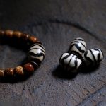 Buddha Stones Tibetan Bodhi Seed Amber Dzi Bead Agate Zakiram Goddess of Wealth Beads Triple Wrap Bracelet Bracelet BS 8
