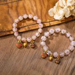Buddha Stones Gold Swallowing Beast Family Charm Luminous Pink Love Heart Fluorescent Liuli Glass Bead Blessings Bracelet Bracelet BS 2