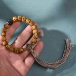 Buddha Stones Natural Tibetan Camel Bone Swastika Dzi Bead Shankha Buddha Charm Kirtimukha Luck Protection Tassel Bracelet Bracelet BS 4
