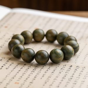 Buddha Stones Tibetan Green Sandalwood Soothing Cure Bracelet Bracelet BS main