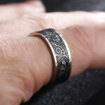 Buddha Stones Vintage Wave Auspicious Clouds Engraved Pattern Titanium Steel Balance Ring Ring BS 3