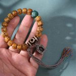 Buddha Stones Natural Tibetan Camel Bone Swastika Dzi Bead Shankha Buddha Charm Kirtimukha Luck Protection Tassel Bracelet Bracelet BS 2
