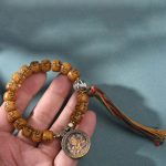 Buddha Stones Natural Tibetan Camel Bone Swastika Dzi Bead Shankha Buddha Charm Kirtimukha Luck Protection Tassel Bracelet Bracelet BS 8