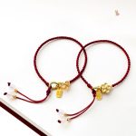 Buddha Stones Handmade Peach Blossom Rosette Bow Knot Fu Character Charm Luck Fortune Red Rope Bracelet Bracelet BS main