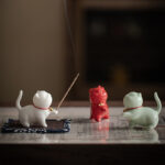 Buddha Stones Mini Lucky Cat Kitten Tea Pet Ceramic Home Desk Figurine Decoration With Bamboo Mat Decorations BS 1