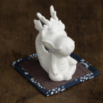 Buddha Stones Year Of The Dragon Luck White Porcelain Ceramic Tea Pet Home Figurine Decoration Decorations BS Meditate Dragon 4.3cm*5.9cm*8.6cm&Bamboo Mat