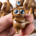 Buddha Stones Mini Green Sandalwood Dancing Cat Engraved Positive Desk Decorations Decorations BS 8