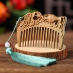 Buddha Stones Green Sandalwood Fox Peony Flower Lotus Engraved Cure Tassel Comb Comb BS Peony Vase Green Sandalwood