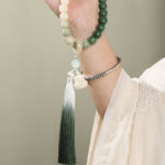 Buddha Stones Natural Gradient Bodhi Seed Fortune Money Bag Lotus Wisdom Tassel Wrist Mala Wrist Mala BS 8